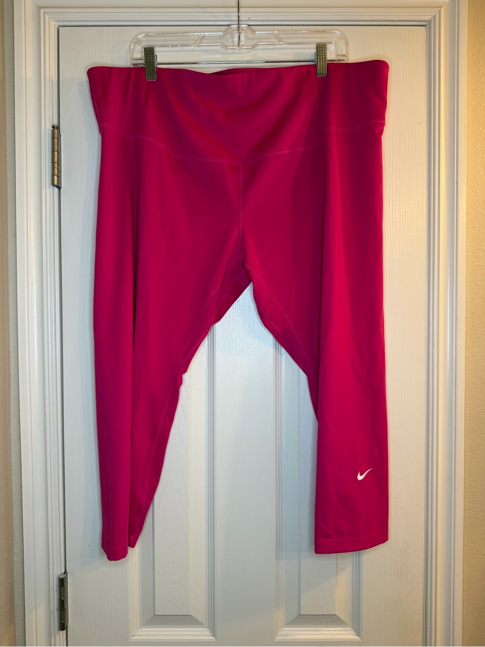 Nike Women’s Hot Pink Performance Capri Leggings